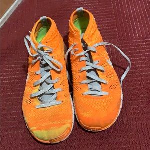 Nike fly knit chukka total orange